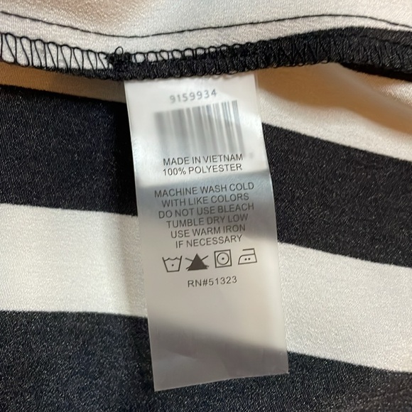 VINCE CAMUTO Striped Tie Front Dress Black White Stripe Shirt‎ 3/4 size Medium - Picture 6 of 7
